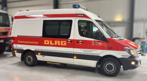 Not­fall-KTW Typ B der DLRG für den Betreuungsplatz 500